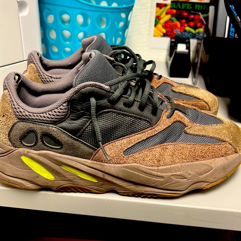 Yeezy 700 Mauve Men size 12 1/2